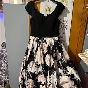 Chic Black Floral Maxi Dress